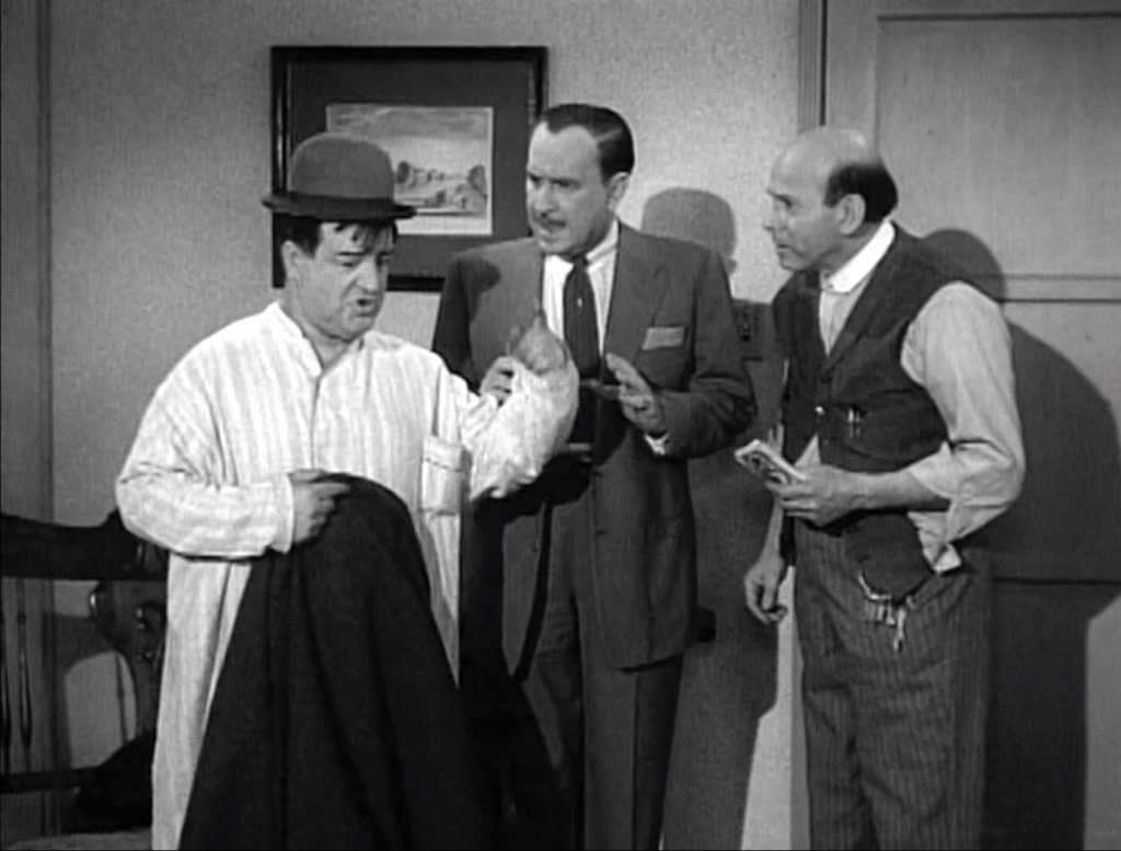 Sid Fields offering money to Bud Abbott and Lou Costello in "Uncle from New Jersey"